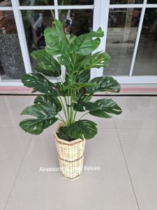 POHON MONSTERA ARTIFICIAL 18 DAUN DENGAN POT ROTAN BAMBU