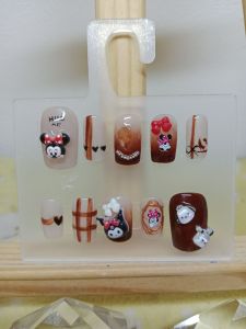 เล็บปลอมสีน้ำตาลลายการตูนหน้ารัก มีกาวตะใบแถม