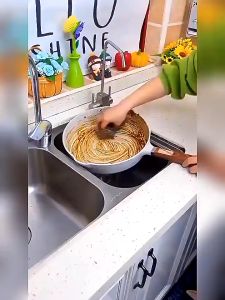 Bàn chải cọ xoong nồi cọ bếp cọ rửa bát đĩa có bình đựng xà phòng-Dụng cụ nhà bếp cọ xoong nồi thông minh-TyHome