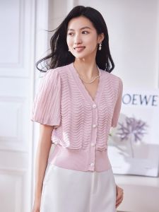 WANGGONGZHU | เสื้อคาร์ดิแกนถักแขนสั้นคอวีผ้าไหมน้ำแข็งสำหรับผู้หญิงในช่วงฤดูร้อน ทรงหลวมสบายๆ แขนพอง สไตล์ลำลอง เสื้อผ้าทำงาน