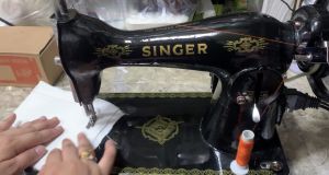SINGER MANUAL WITH ELECTRIC FOOTPEDAL EASY TO OPERATE