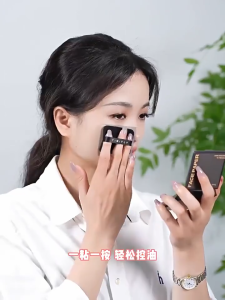 100pcs Face Oil Blotting Paper Wipes Cleanser Oil Control Absorbent Paper Portable Extractable Scented Oil Blotting Tissue for Face Makeup Tools Blotting Paper