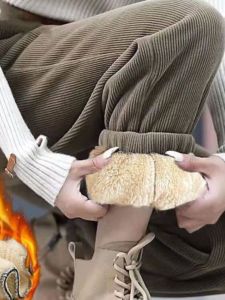 กางเกงลำลองผู้หญิงบุขนแกะหนา กางเกงขายาวทรงหลวมสไตล์เกาหลีสำหรับฤดูใบไม้ร่วงและฤดูหนาว กางเกงกีฬา ทรงหลวม ทรงห้าส่วน