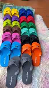 รองเท้าแตะแบบสวมสีล้วน แบรนด์เจจอย