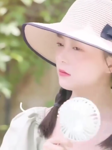 Outdoors Essential Cooling Spray Prevents Heatstroke&Relieves Heat Instant Cool Relief Portablefor Vacation Trips Mint Ice Spray