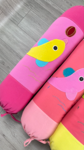 [HỎA TỐC] Gối ôm cho bé 60cm vỏ cotton cara xốp bông gòn Microfiber họa tiết cá heo chơi bóng may thêu Urombaby