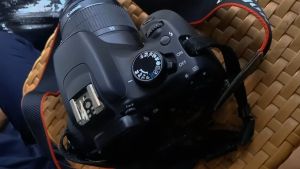 Camera Kamera DSLR Canon Eos 1200D Lensa 18-55mm Hitam Mulus Bekas