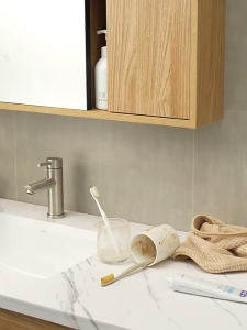 Ecoco Toothbrush Holder with Magnetic Cups for Bathroom Organizer Aesthetic Design Dust-Proof Fast Drain