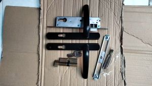 Khoá tay gạt cửa nhôm AG lắp hệ Việt Pháp 4500 hệ PMA hệ 55 hệ 700 hệ 1000 sắt hộp 3x6 hộp 4x8