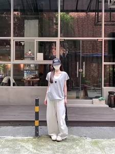 SHUQINGLAI | Pseudo Two-Piece Contrast Color V-Neck Loose Fitting T-Shirt