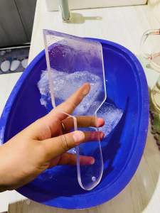 Alat Pembersih Bunga es pada freezer