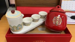 Bộ chung pha trà kèm chén uống trà tiện lợi có khay hứng nước