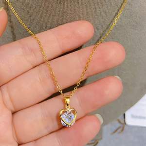 Kalung Liontin love Mini Titanium wanita