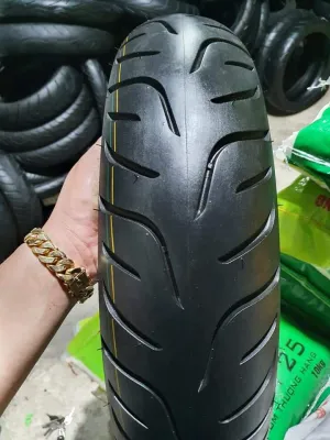 Vỏ sau exciter lốp sau winner X winer 120/70-17. hàng zin chính hảng cao cấp. lốp không ruột. củ lướt tháo xe. còn dày đẹp như mới. có vá trong bao chạy thoải mái. bao lổi