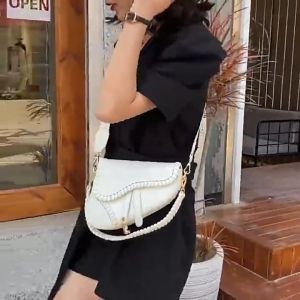 พร้อมส่ง กระเป๋ารุ่น Back horse บรรจุภัณฑ์ - กระเป๋าแฟชั่น กระเป๋าสะพายข้าง กระเป๋าถือ