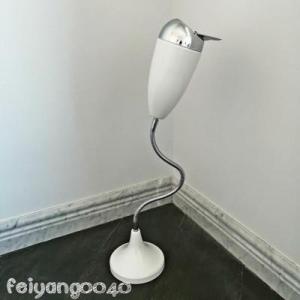 Creative Fashionable Anti-Ash Flying Standing Ashtray with Lid