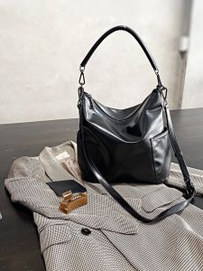 Awarinn Common กระเป๋าสะพายใส่แท๊บเลต (ราคา 1,090 บาท) - ราคาที่ถูกต้อง 2 สี พื้นเมือง สายสะพาย 2 เส้น สาม สี