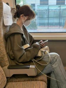 เสื้อแจ็คเก็ตมีฮู้ดสำหรับผู้หญิงในช่วงต้นฤดูใบไม้ร่วง ฤดูใบไม้ผลิ ฤดูใบไม้ร่วง ฤดูหนาว สไตล์เกาหลี ลำลอง เสื้อผ้าทำงาน ชุดเสื้อสเวตเตอร์หลวมๆ ชุดเสื้อสเวตเตอร์ลายดอกไม้