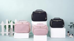 BAGSMART Large Capacity Womens Makeup Bag Travel Toiletry Bag With Handle Waterproof Storage Cosmetic Organizer Cases