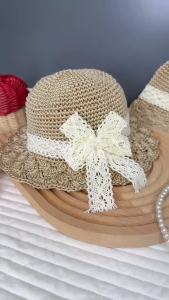 Mũ bèo mũ cói đính nơ đi chơi đi biển kèm dây cho mẹ và cho bé size 1 tuổi tới 6 tuổi BERNIE KIDS