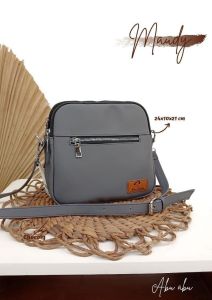 tas selempang Maudy by biru tsabita
