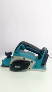 Makita | Máy Bào Cầm Tay Điện Makita 82mm Chiều Rộng 15000 Vòng/phút 650W Với Tay Cầm Thoải Mái Cho Việc Chế Biến Gỗ Và Làm Ván DIY Độ Sâu Cắt 25mm