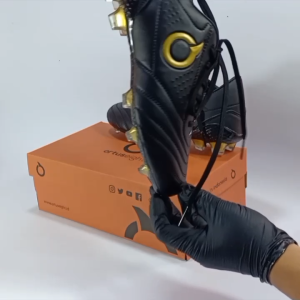 Sepatu Bola Ortus Eight Model Seri Classic type Sol Bening daya cengkram kuat warna Hitam Terbaru
