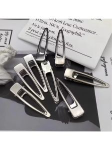 กิ๊บติดผมโลหะสุดเท่สำหรับผู้หญิง 2023 กิ๊บติดผมสไตล์ใหม่ สไตล์หวานๆ เรียบง่าย ดีไซน์ด้านข้าง เครื่องประดับผมสำหรับแต่งหน้า