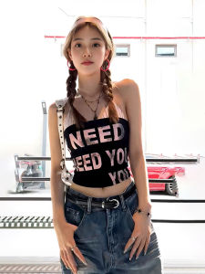 ชุดเสื้อกั๊กสายเดี่ยวพิมพ์ลายตัวอักษรสำหรับผู้หญิงในช่วงฤดูร้อน ชุดสองชิ้น แขนกุด ชุดเกาะอก พร้อมแผ่นเสริมหน้าอก ลายทาง