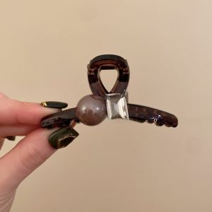 Elegant Medium Pearl Hair Clip Womens 2024 New Square Crystal Shark Clamp Retro Hair Accessories Half Updo Hair Grips