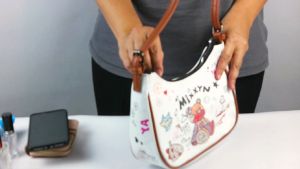 Tas Selempang Wanita Motif Karakter Kartun Multifungsi dengan Slot HP dan Uang