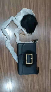 Túi xách Charles & Keith khoá lông màu đen