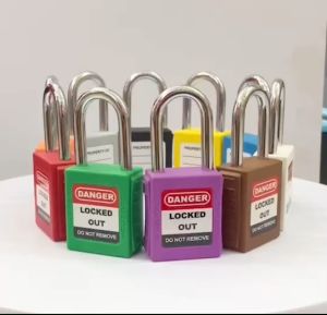 Suresafe Padlock shackle Length 38mm. แม่กุญแจนิรภัยก้านเหล็ก สีแดง (ออกใบกำกับภาษีได้ค่ะ)