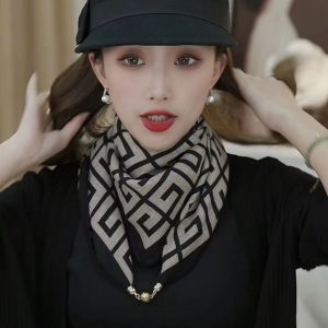 ผ้าพันคอสามเหลี่ยมดูดซับแม่เหล็กสำหรับผู้หญิง ผ้าฝ้ายลินินฤดูใบไม้ร่วงและฤดูหนาว 2024 ใหม่ ผ้าพันคอแบบสี่เหลี่ยมสำหรับผู้หญิง ผ้าพันคอแบบห้อยคอ ผ้าพันคอแบบห้อยคอ