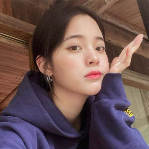 Dora Heart Shaped Earrings Womens Fashion Elegant Small Batch Design Gold Plated Alloy Jewelry Fresh out New Style A083