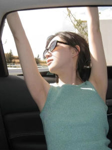 สไตล์ฝรั่งเศสสีเขียวสดเสื้อกั๊กแขนกุดผู้หญิง Summery หวานเผ็ดถักเสื้อยืดเสื้อผ้าทํางานความยาวสั้นสีบริสุทธิ์