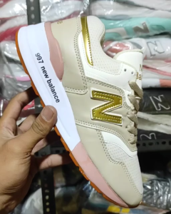 SEPATU SNEAKERS WANITA /SEPATU OLAHRAGA WANITA