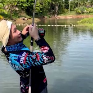 คันสปิ้นโนว่าแม็ก เนื้องานไฟเบอร์ผสมคาร์บอน  เวท 8-15 ปอนด์ -ลายคันเคฟล่าทั้งคัน เหมาะกับงานหมายธรรมชาติ หน้าดิน ตีเหยื่อปลอม สปิ๋ว