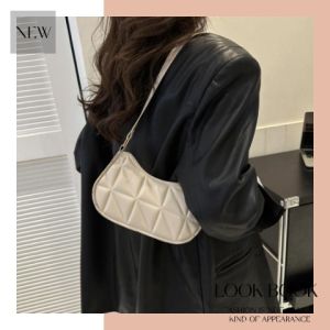 QZshop  จัดส่งที่รวดเร็ว กระเป๋าสะพายข้างแฟชั่นผู้หญิง ทรงสวยน่ารักมินิมอลสุดๆงานซิปใช้งานง่ายสะดวกแก่พกพา รุ่นนี้บอกเลยว่าไม่ควรพลาด