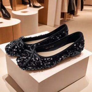 ฤดูร้อน 2024 Glitter Flat Head Square ผู้หญิง รองเท้าสบาย โบว์ Knot Small Fragrance Style นุ่ม รองเท้าเดี่ยวด้านล่าง