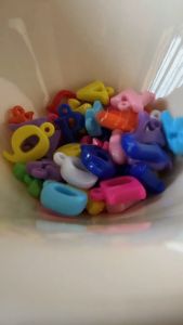 100 pcs abc Alphabet Beads Charm for jewelry beading findings accessories assorted colors