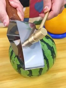 Dao Cắt Dưa Hấu Bằng Thép Không Gỉ Cán Gỗ Dụng Cụ Cắt Trái Cây Thân Thiện Với Môi Trường Tạo Ra Những Miếng Hoàn Hảo