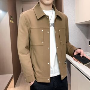 HENGYUANXIANG | เสื้อแจ็คเก็ตคอปกพับแบบลำลองสำหรับผู้ชาย ฤดูใบไม้ผลิและฤดูใบไม้ร่วง แฟชั่น เสื้อคลุมกันหนาวแบบสวมหัว ผ้าโพลีเอสเตอร์ 100%