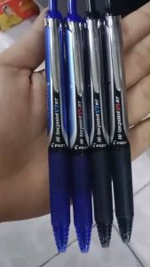 💙 ปากกาหมึกซึม PILOT HI-TECPOINT รุ่น V5 RT และ V7 RT Roller ball pen ดำ และน้ำเงิน (ราคา/ด้าม) | KKNT
