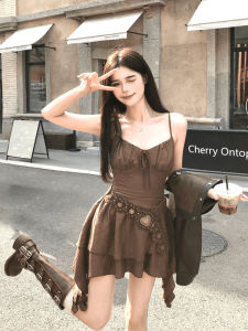 ชุดเดรสสั้นทรงเอผูกโบว์คอวีสีน้ำตาลสไตล์ย้อนยุค SYJ สำหรับผู้หญิง ชุดเดรสฤดูใบไม้ร่วงสุดหรูหรา กระโปรงสั้นทรงเอไม่สมมาตร