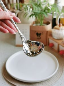 ช้อนตักต้มยำกุ้ง ช้อนตักน้ำซุปขนาดเล็ก สเตนเลส 304 ช้อนตักน้ำซุปสำหรับโต๊ะทานอาหาร ช้อนตักน้ำซุปสำหรับดื่มน้ำซุป