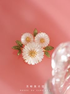 Natural Mother of Pearl Daisy Fresh Forest System Lapel Pin Suit Coat Cheongsam Accessory Unique Gift for Elderly Friends
