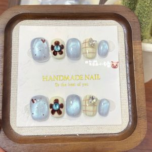 เล็บแต่งตัวด้วยมือ Pure Handmade Brown Blue Glass Beads Cute Short Nail เด็กผู้หญิง Heart Commute Glass Bead Cat Eye Blue Flower Wearable Nail