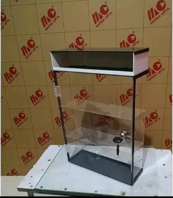 Etalase akrilik