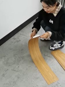 combo 14 tấm (1m2) Lót sàn giả gỗ kích thước 45cmx15cm